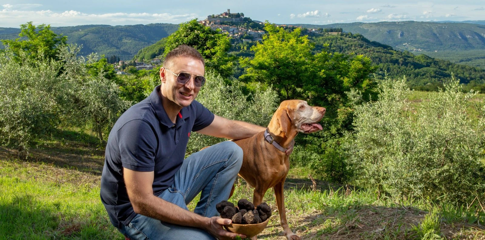 Pas-tragač za tartufima u Motovunskoj šumi - Lov na tartufe u Istri