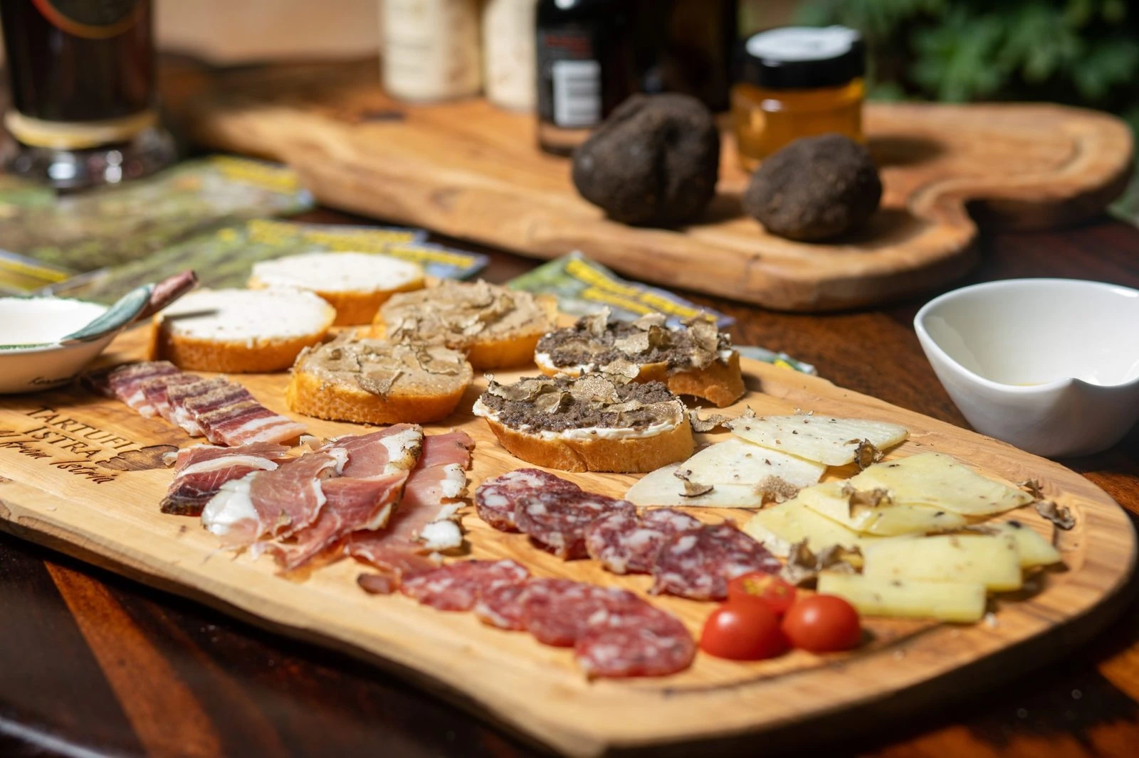 Degustacija tartufa u Rovinju ili Motovunu – pladanj s istarskim delicijama i vinom